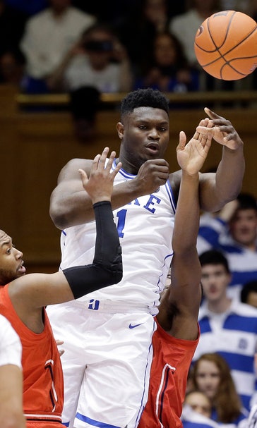 Williamson’s 29 leads No. 2 Duke to 91-61 rout of St. John’s